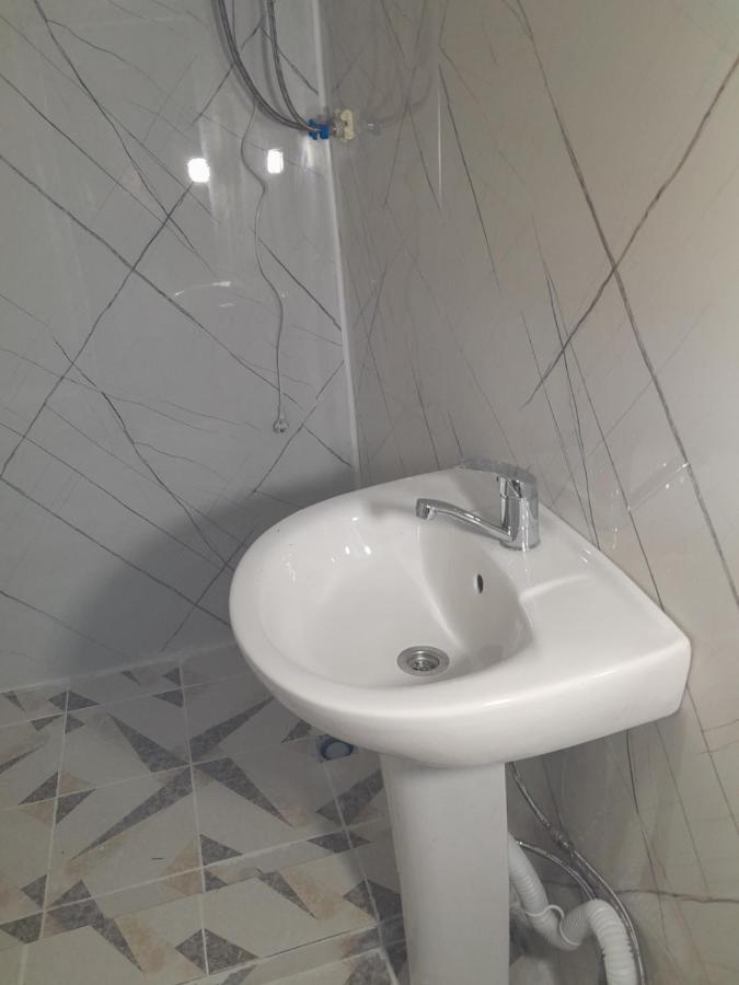 كاراكول Waterfall In The Yard المظهر الخارجي الصورة