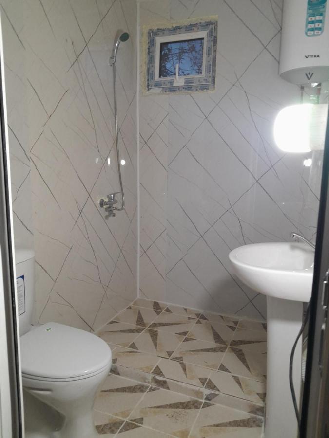 كاراكول Waterfall In The Yard المظهر الخارجي الصورة